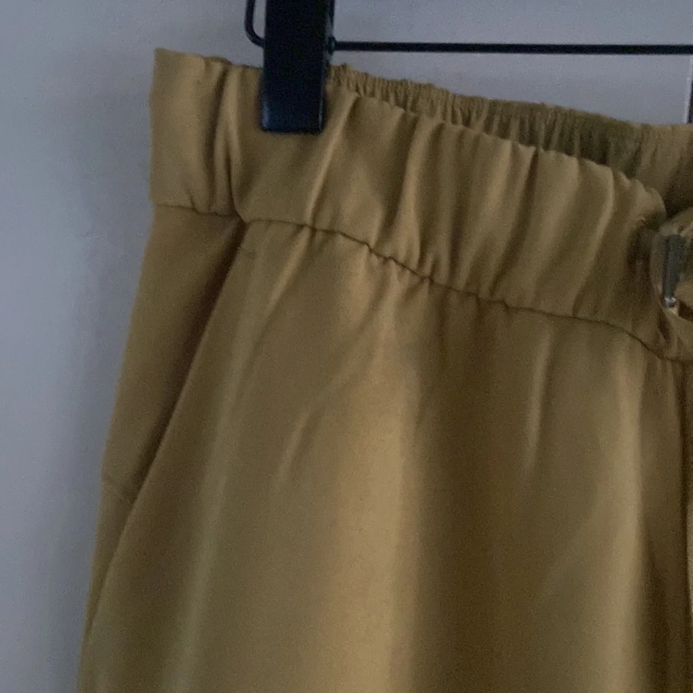 Lululemon On the Fly 7/8 Pant *Woven - Picture 8 of 15